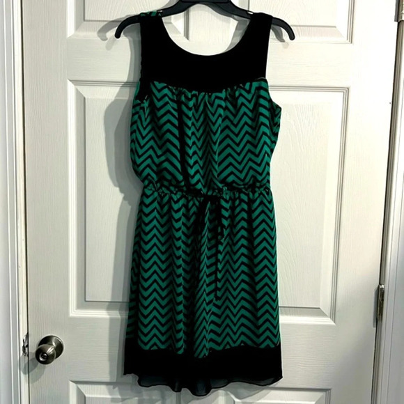 Enfocus Studio Women's Size 10 Dress Green Black Chevron Print Chiffon Lined - Picture 1 of 10